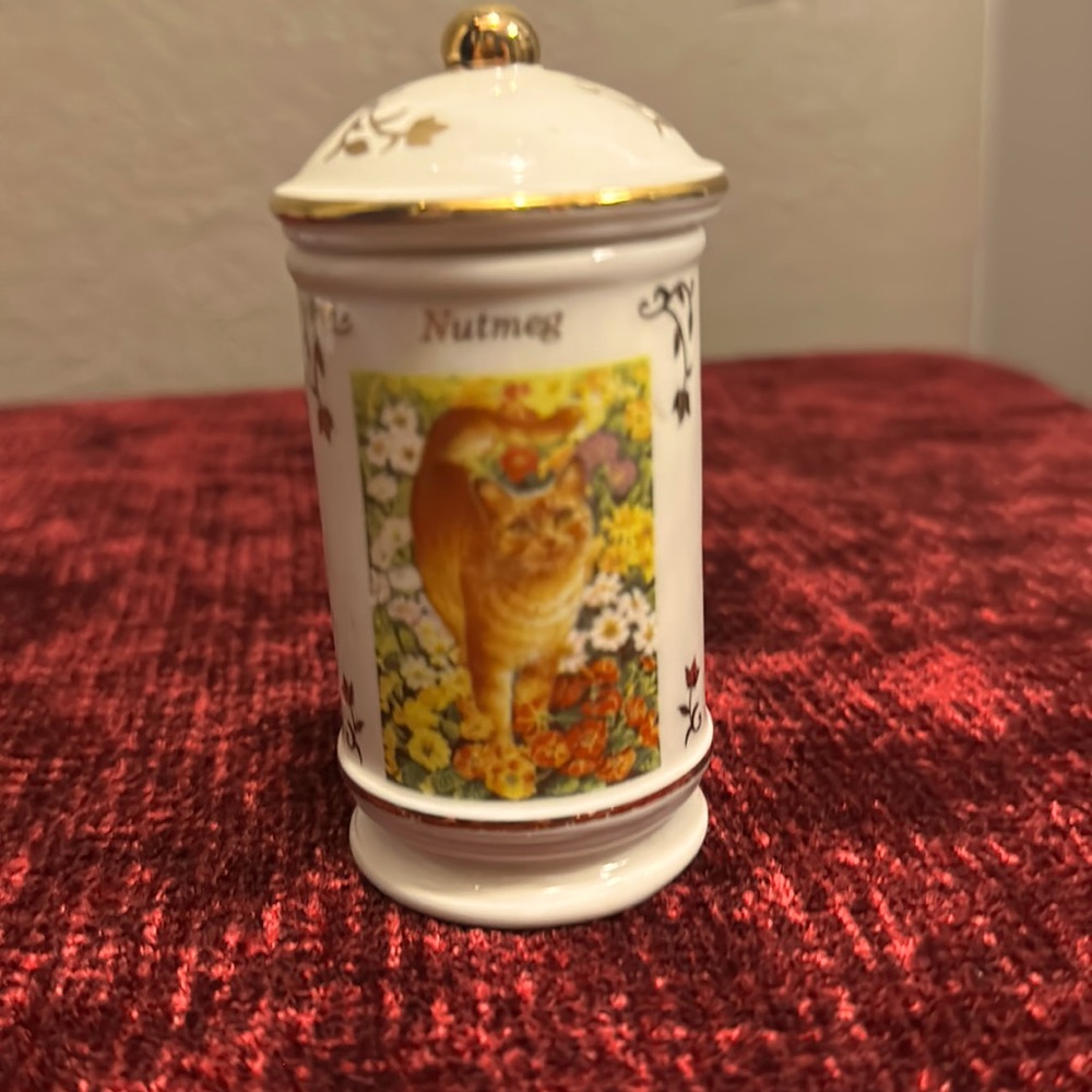1995 The cats of distinction spice jar fine porcelain collectible